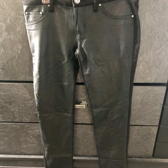 Black faux leather stretch pants - Picture 3 of 4